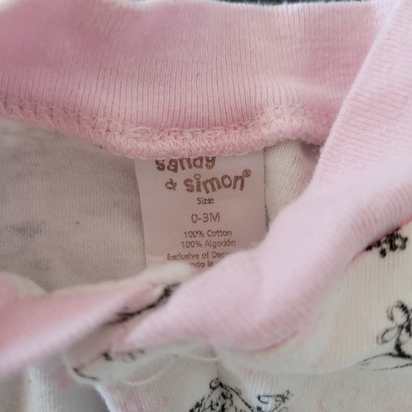 Baby Girl 0-3 Months Pajamas Bundle Lot Three Pieces Strawberry Leopard Filigree - Picture 5 of 7